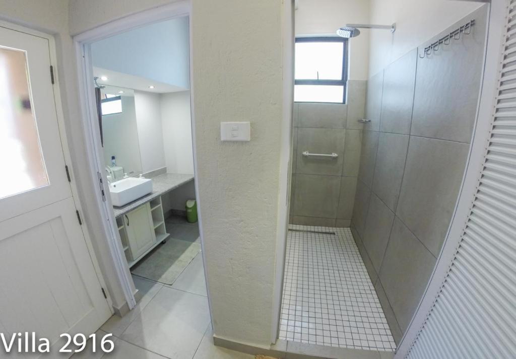 San Lameer Villas Three Bedroom --&-- Two Bedroom Саутбрум Екстериор снимка